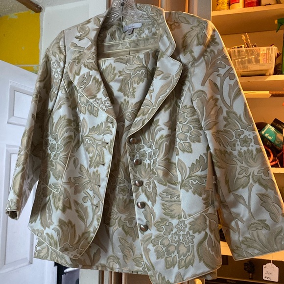 Business suit - Picture 1 of 1